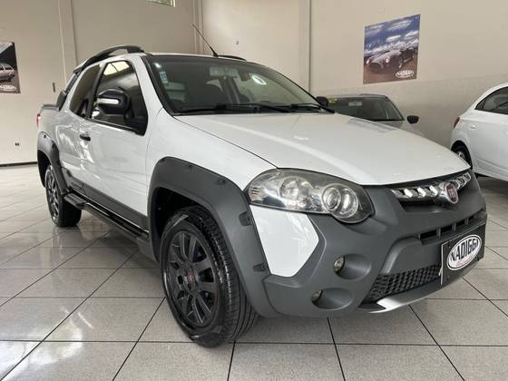 FIAT STRADA 1.8 MPI ADVENTURE CD 16V FLEX 3P MANUAL FIAT STRADA 1.8 MPI ADVENTURE CD 16V FLEX 3P MANUAL